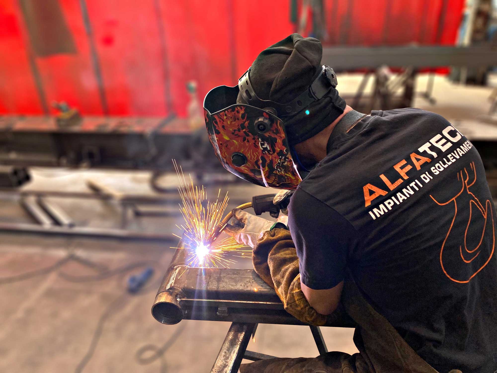 foto-lavoro-saldatura-alfatech foto lavoro saldatura alfatech